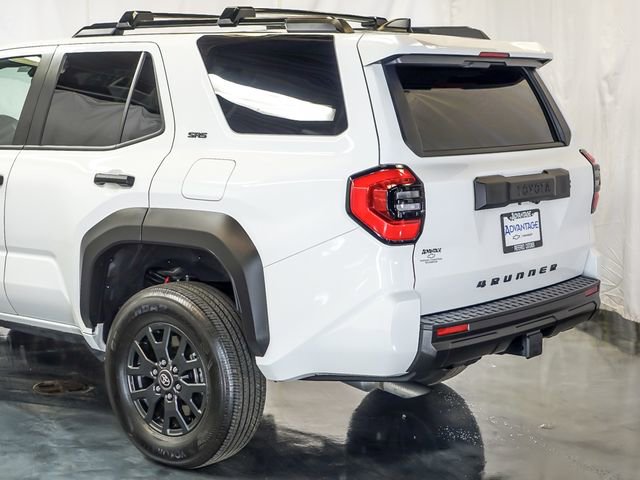 Used 2025 Toyota 4Runner SR5 AWD/4WD image 10