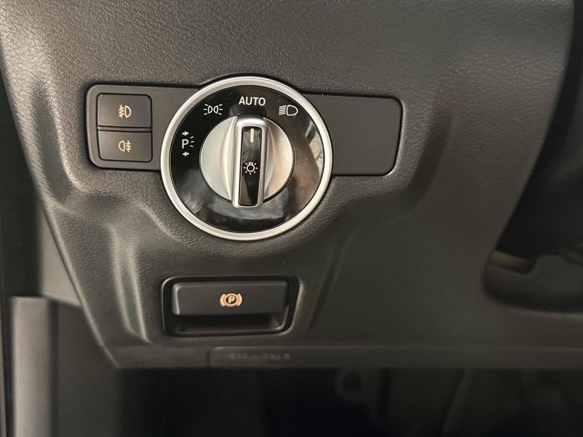 Used 2018 INFINITI QX30 Premium w/ Navigation Package AWD/4WD image 30