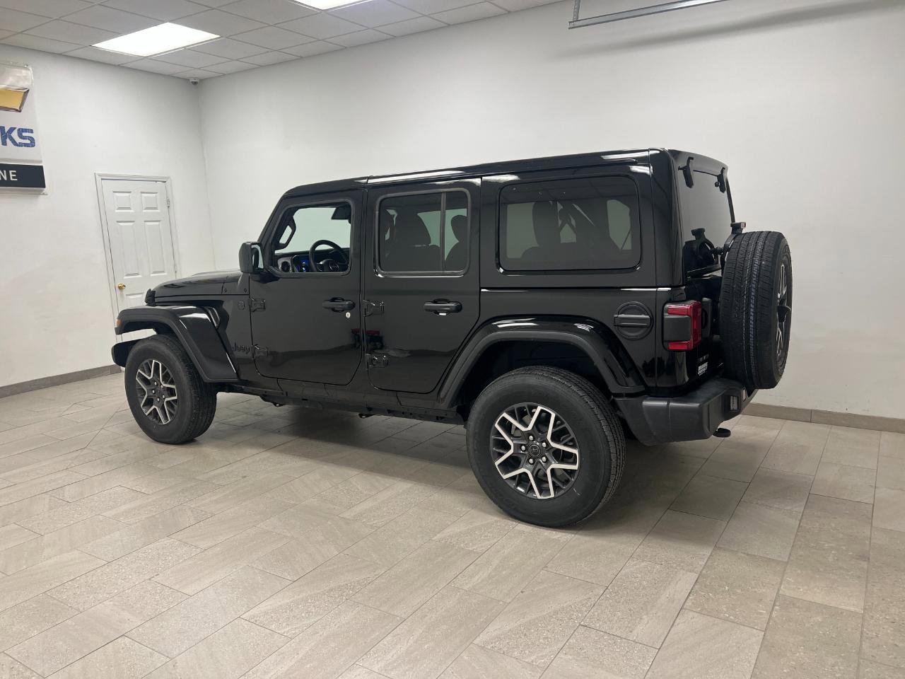 Used 2025 Jeep Wrangler Unlimited Sahara image 10