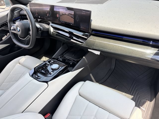 Used 2025 BMW 530i RWD image 14