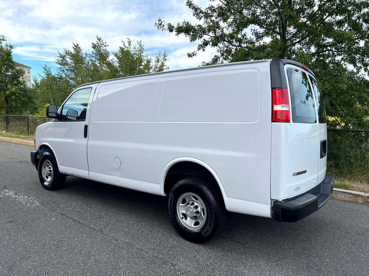 Used 2018 Chevrolet Express 2500 image 5