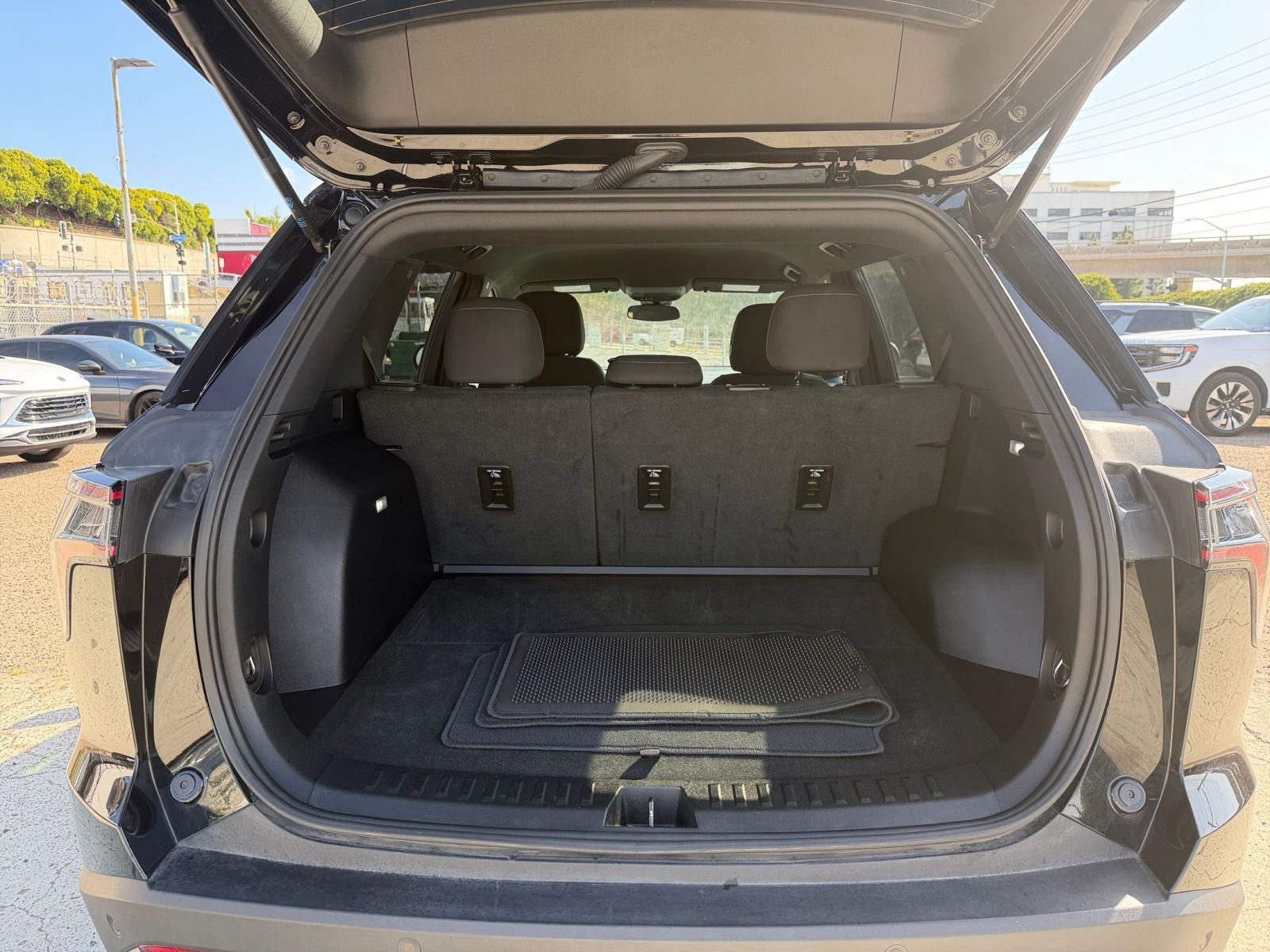 Used 2025 Chevrolet Equinox LT image 30