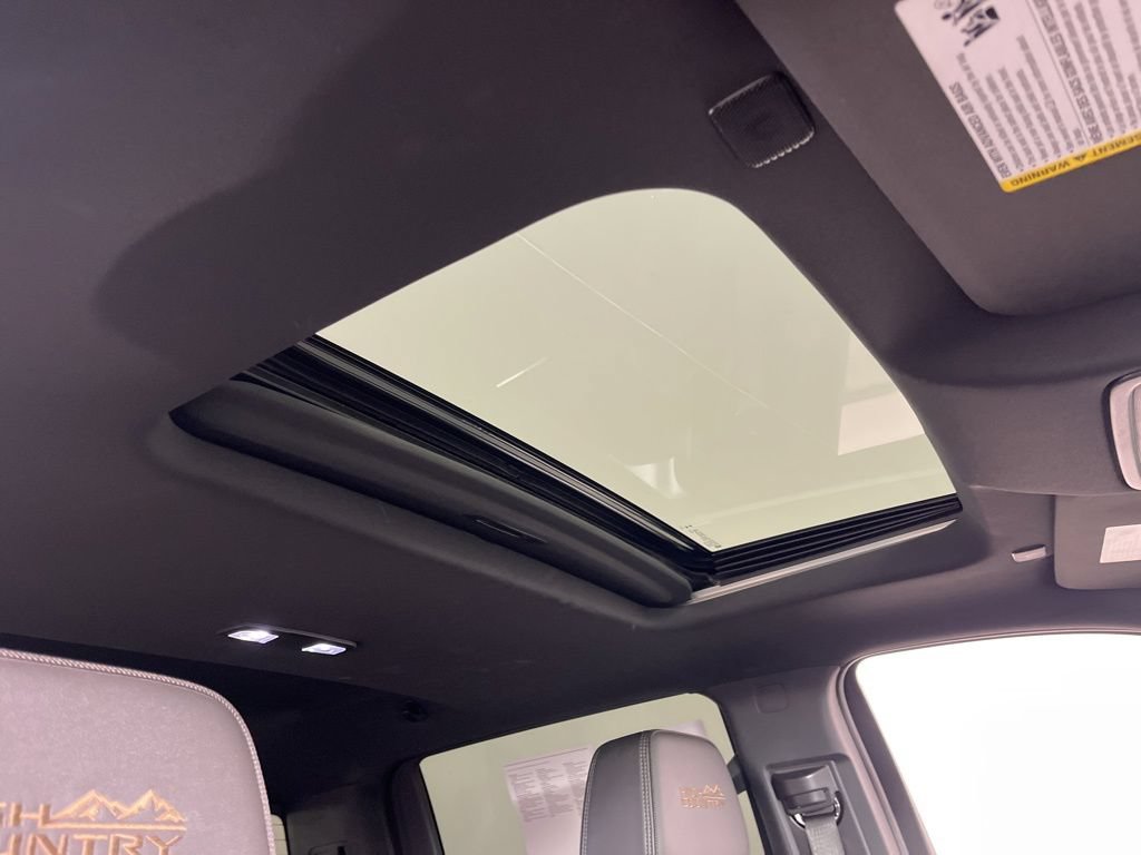 Certified 2023 Chevrolet Silverado 1500 High Country w/ Technology Package AWD/4WD image 6