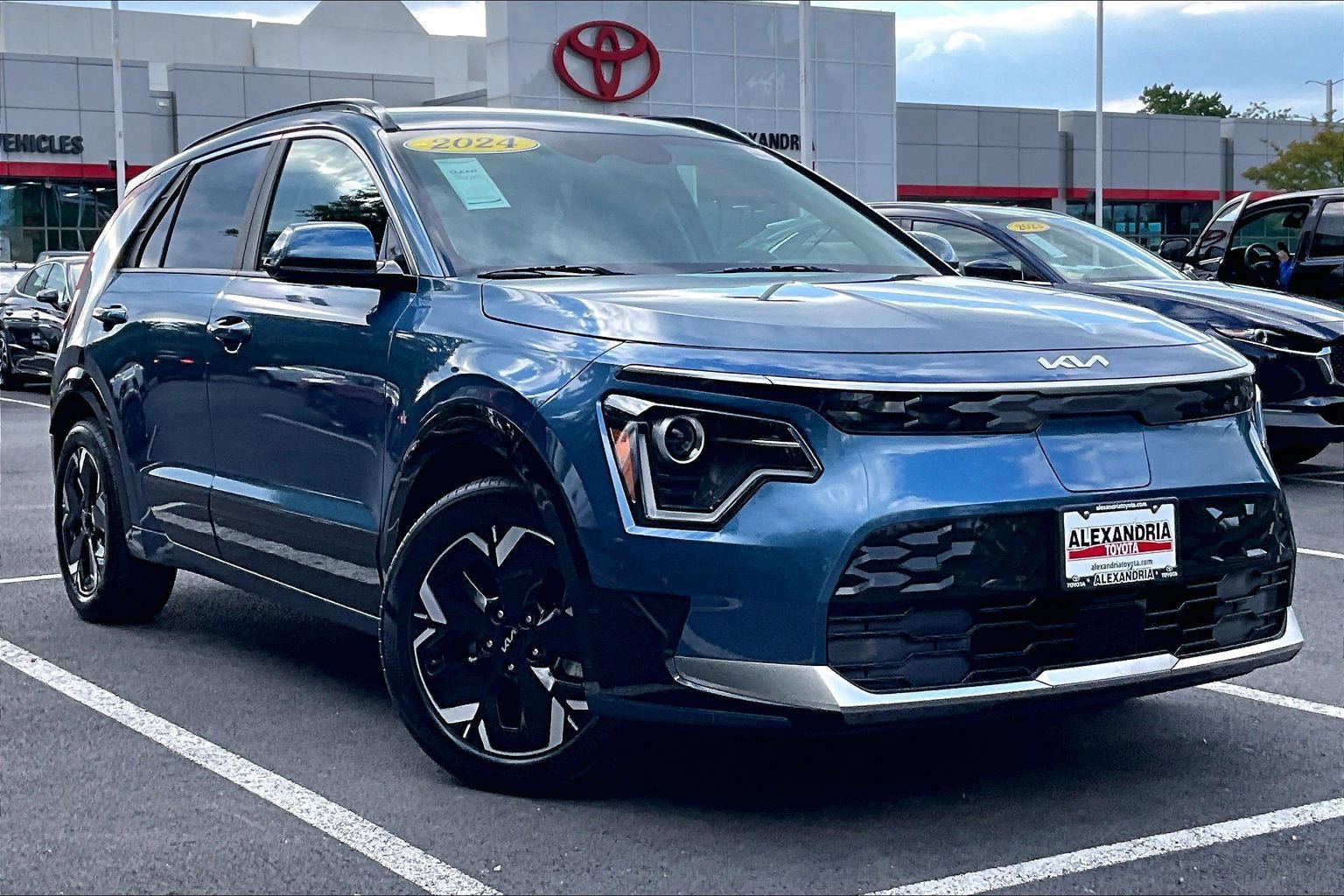 Used 2024 Kia Niro Wind FWD image 2