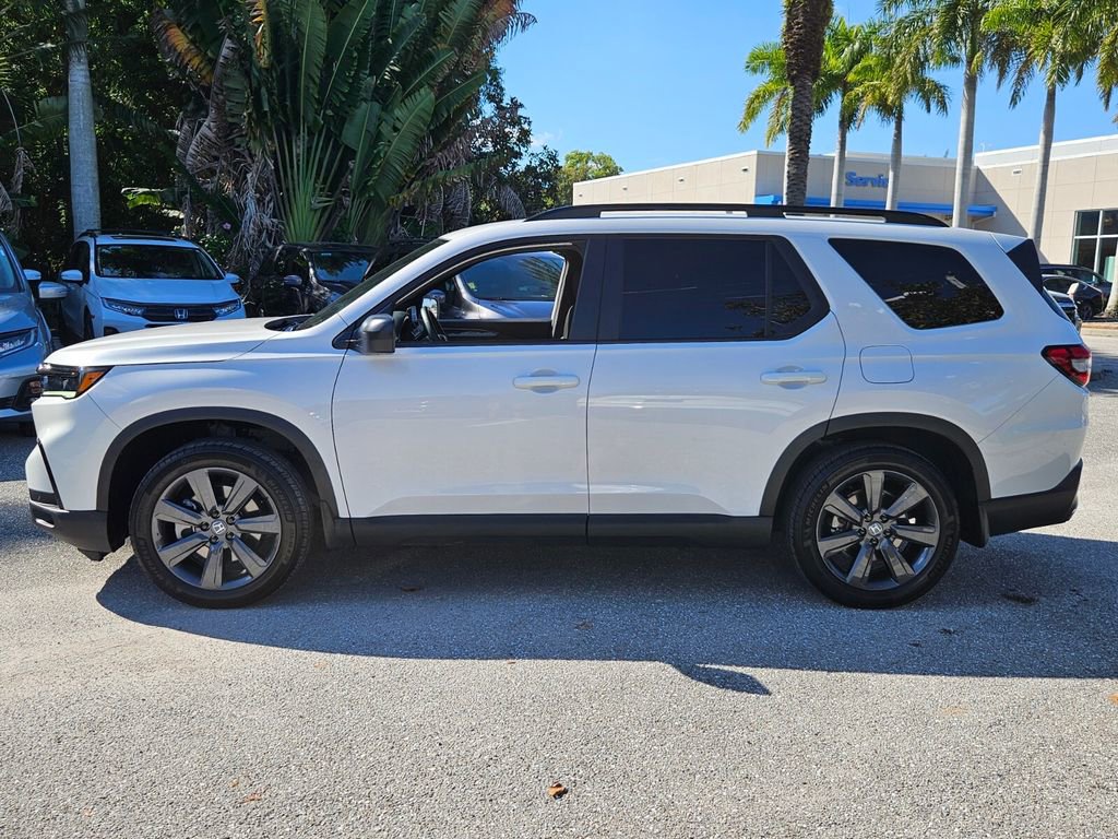 Certified 2024 Honda Pilot Sport image 4