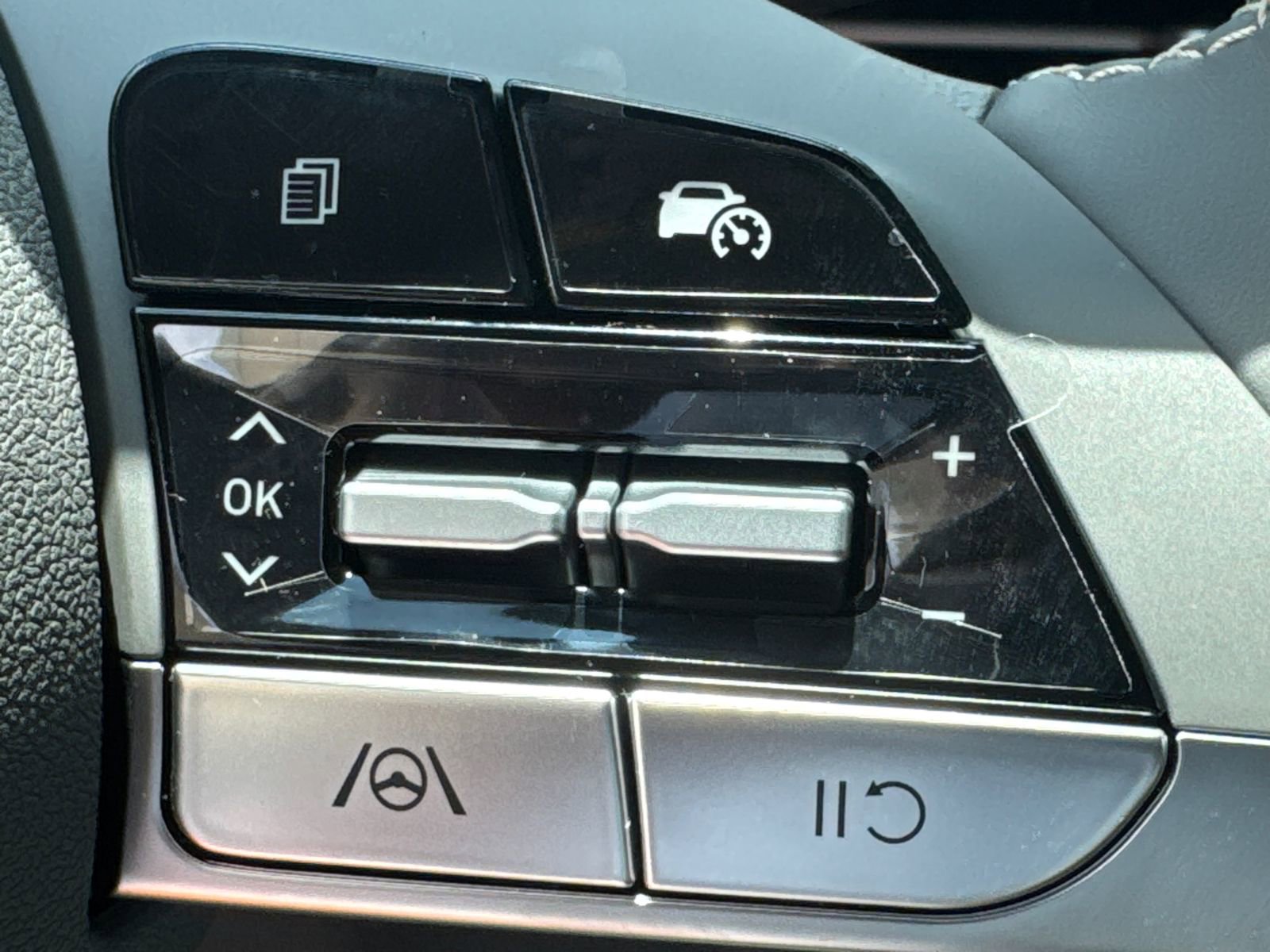 Certified 2025 Hyundai Elantra Sport image 24