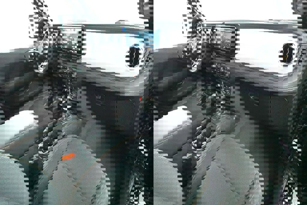 Used 2025 Jeep Wrangler Unlimited Sahara image 31