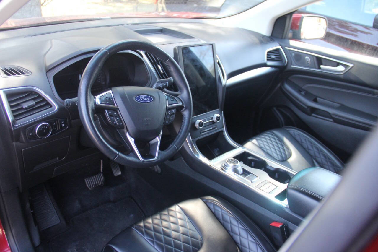 Certified 2024 Ford Edge Titanium AWD/4WD image 24