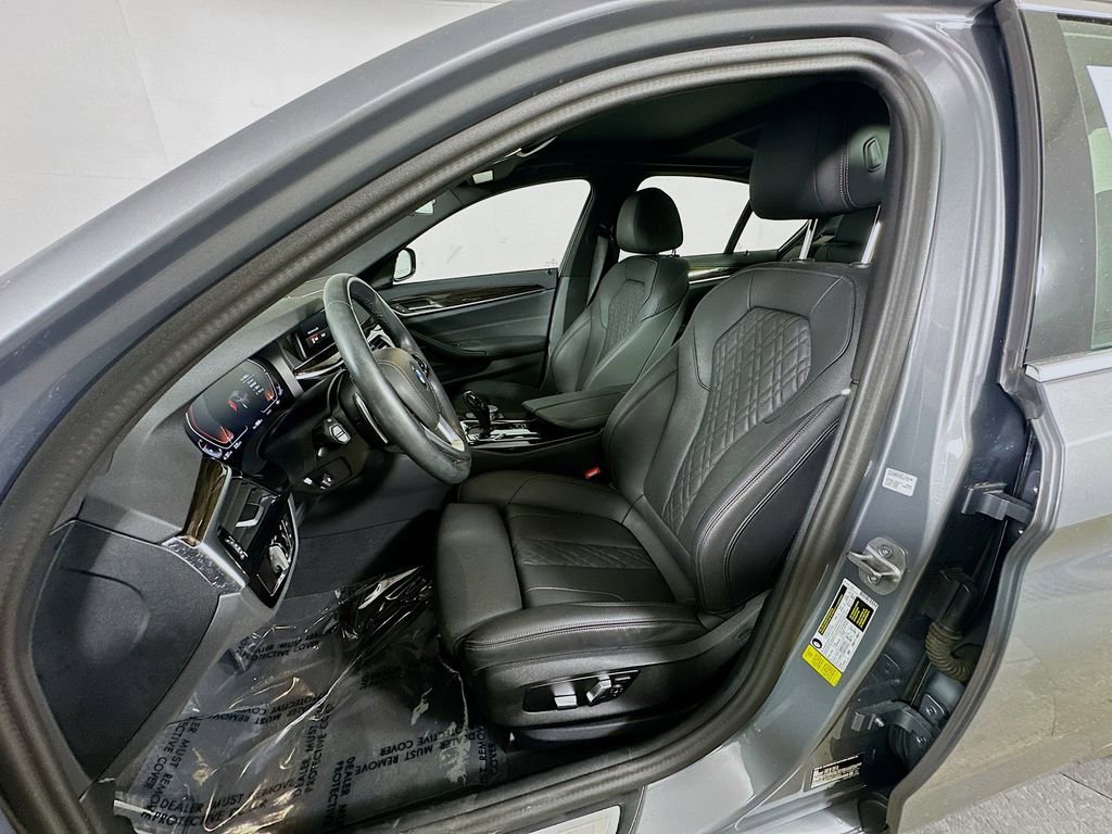 Used 2023 BMW 540i w/ Premium Package image 15