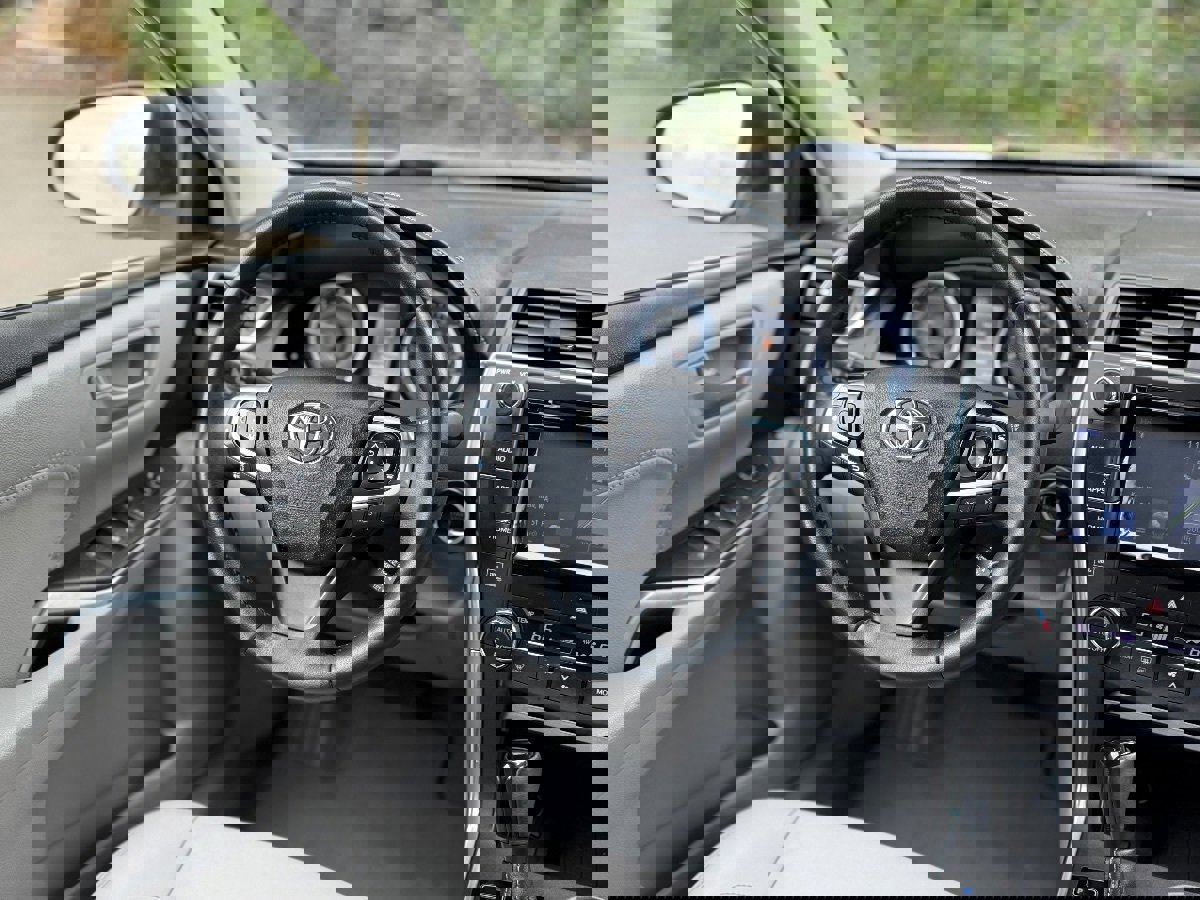 Used 2015 Toyota Camry XLE w/ Advanced Technology Package FWD image 16