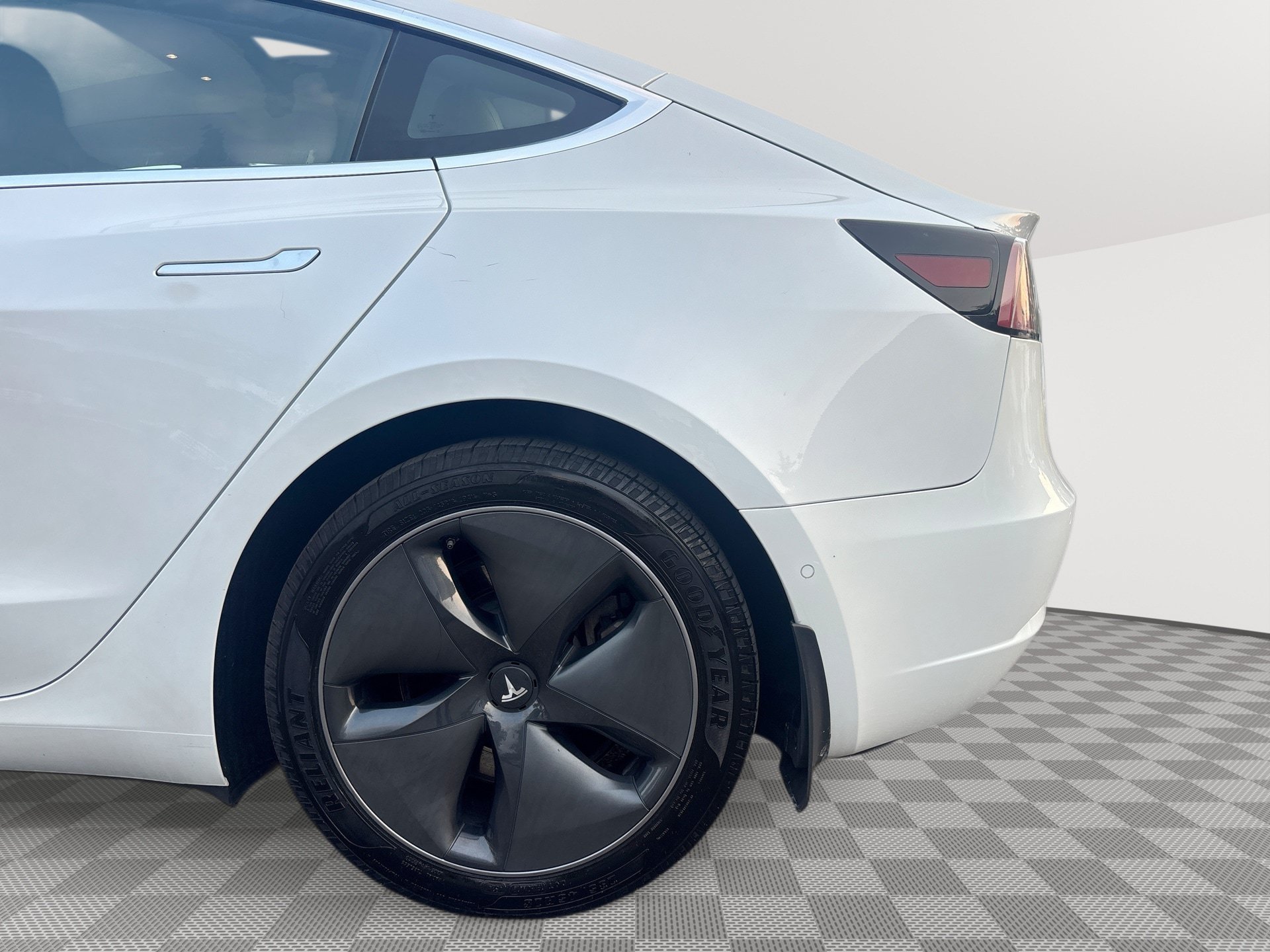 Used 2020 Tesla Model 3 Standard Range RWD image 28