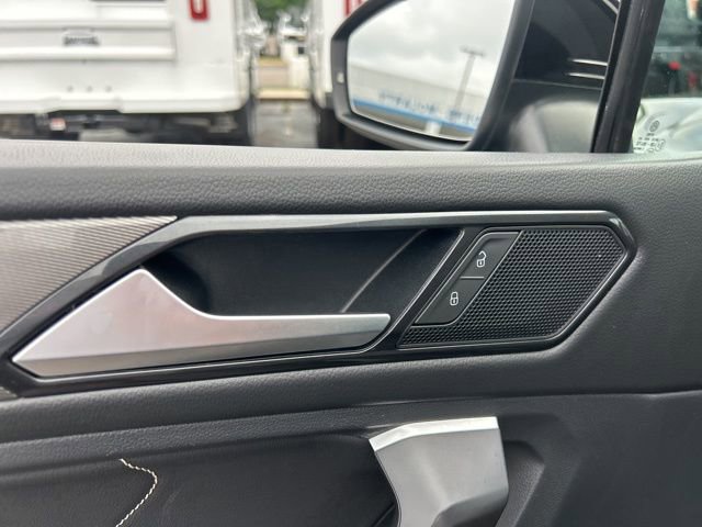 Used 2022 Volkswagen Tiguan SE FWD image 12