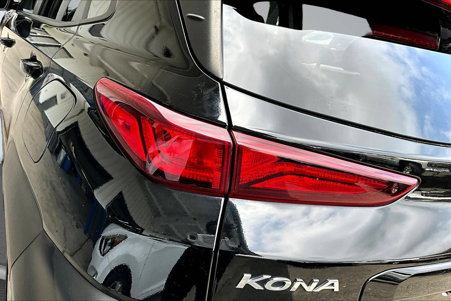 Used 2021 Hyundai Kona SEL Plus w/ Cargo Package AWD/4WD image 21