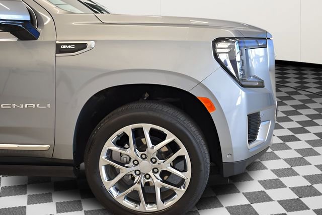 Used 2024 GMC Yukon Denali w/ Denali Reserve Package image 13