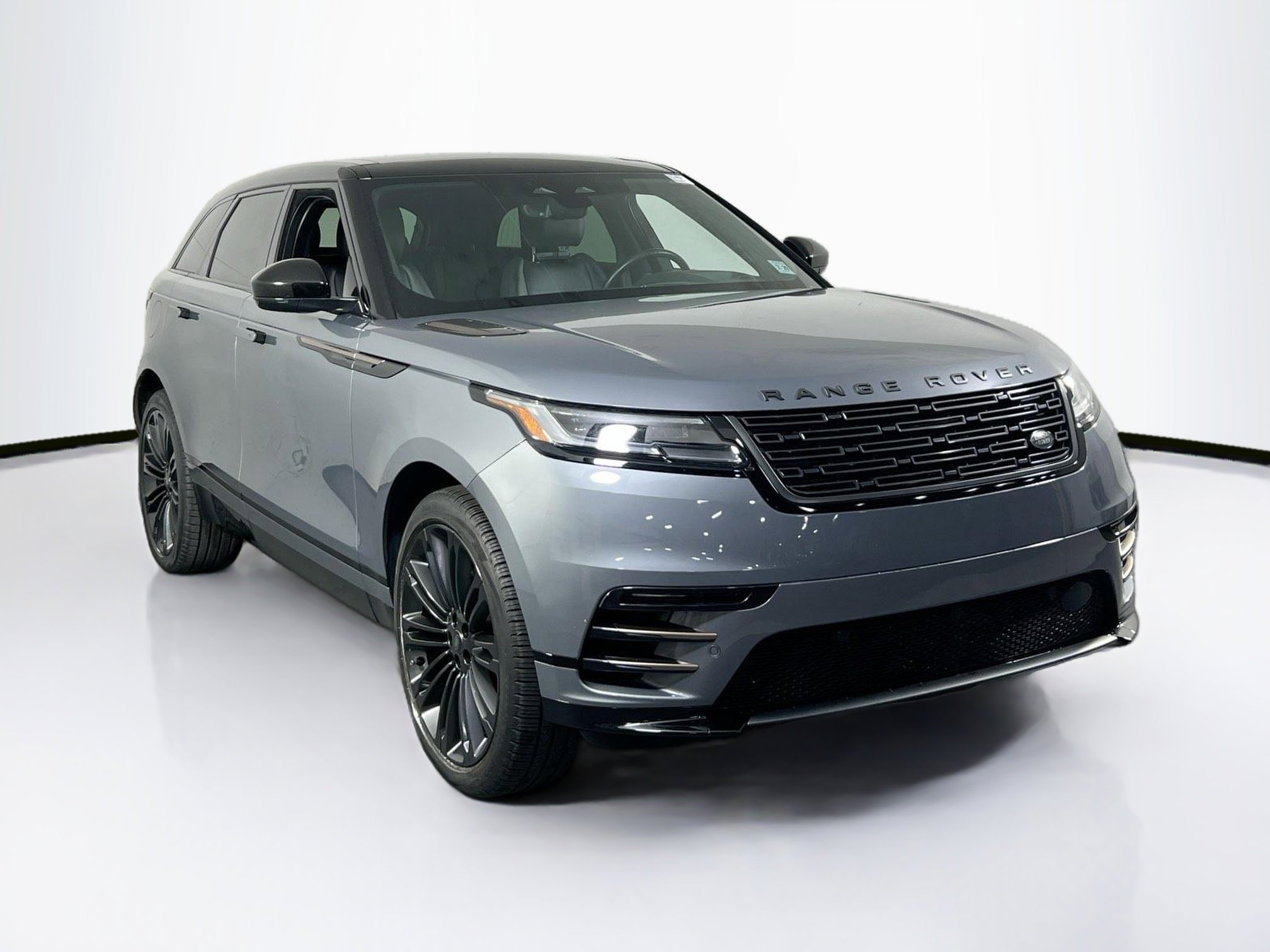 Used 2024 Land Rover Range Rover Velar Dynamic SE image 3