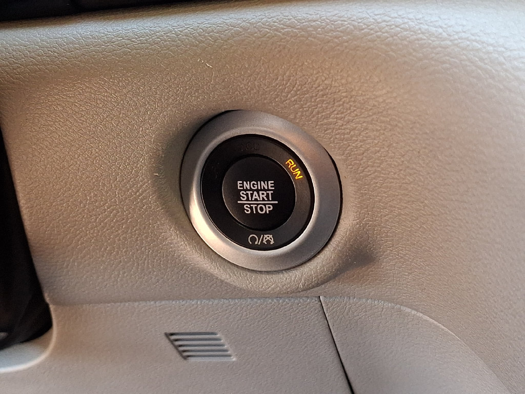 Used 2024 Chrysler Pacifica Touring-L FWD image 25