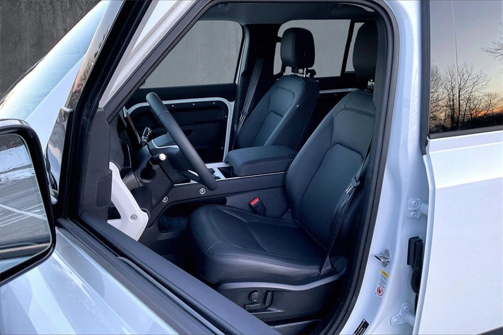 Used 2025 Land Rover Defender 110 S image 20