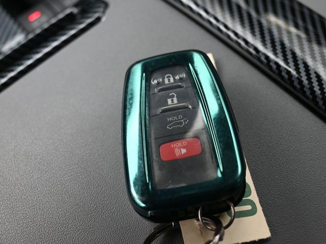 Certified 2023 Toyota Highlander XLE image 20