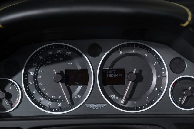 Used 2015 Aston Martin V12 Vantage S RWD image 25