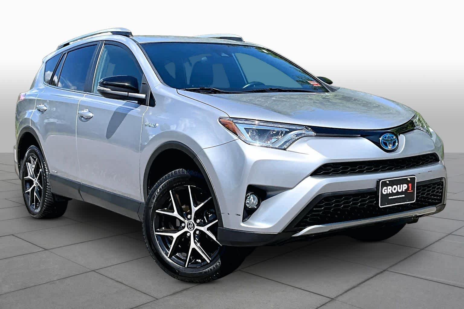 Used 2018 Toyota RAV4 SE AWD/4WD image 3