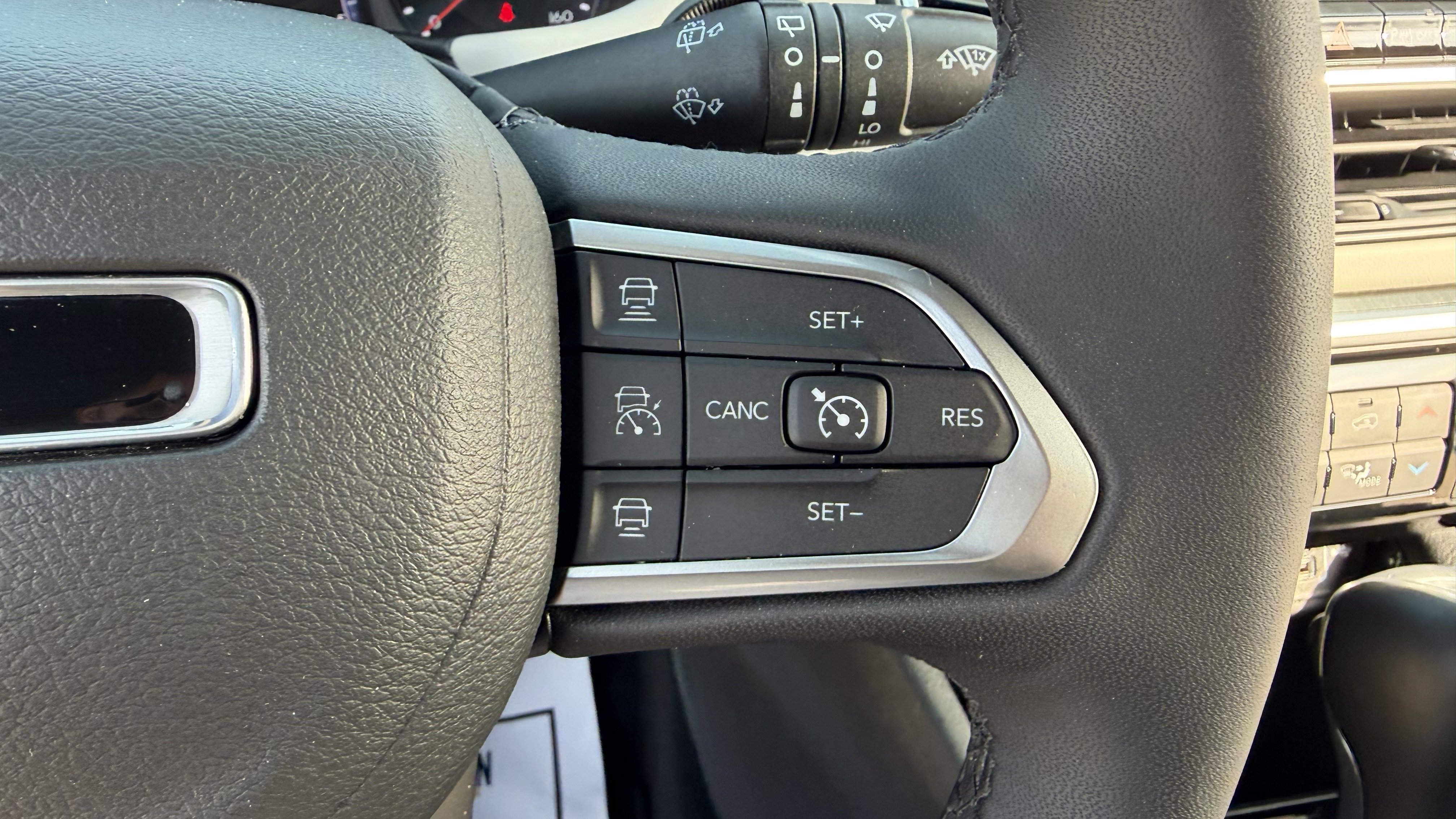 Used 2025 Jeep Compass Limited AWD/4WD image 17