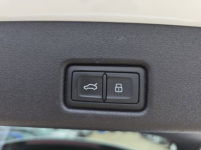 Used 2025 Audi Q5 Premium w/ Convenience Package AWD/4WD image 16