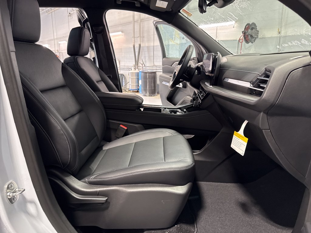 New 2027 Chevrolet Traverse LT w/ Driver Confidence Package FWD image 27
