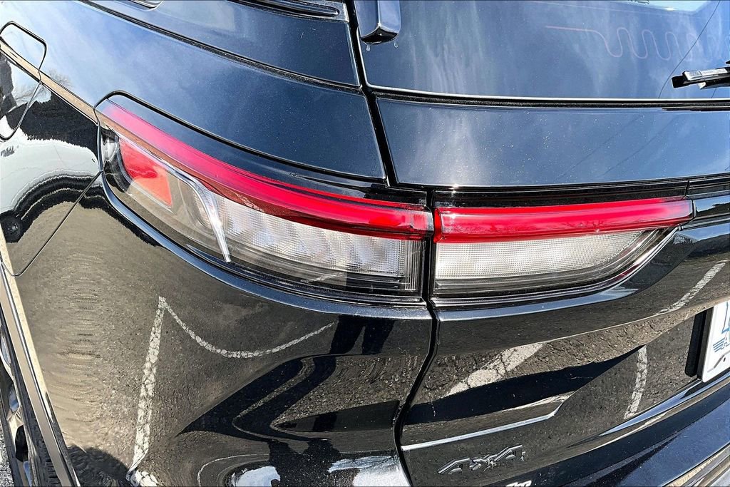 Used 2023 Jeep Grand Cherokee Limited w/ Black Appearance Package image 30