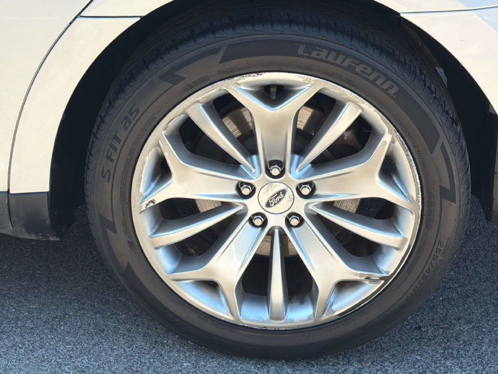 Used 2019 Ford Taurus Limited FWD image 11