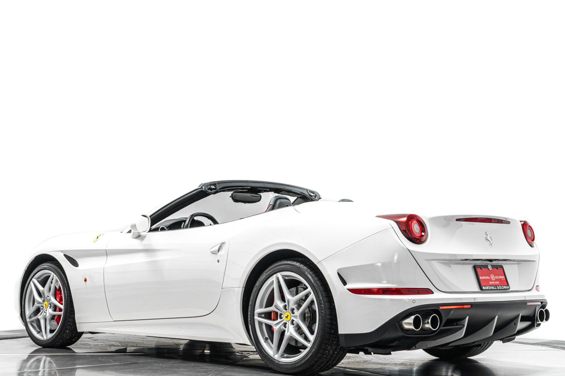 Used 2016 Ferrari California T RWD image 34