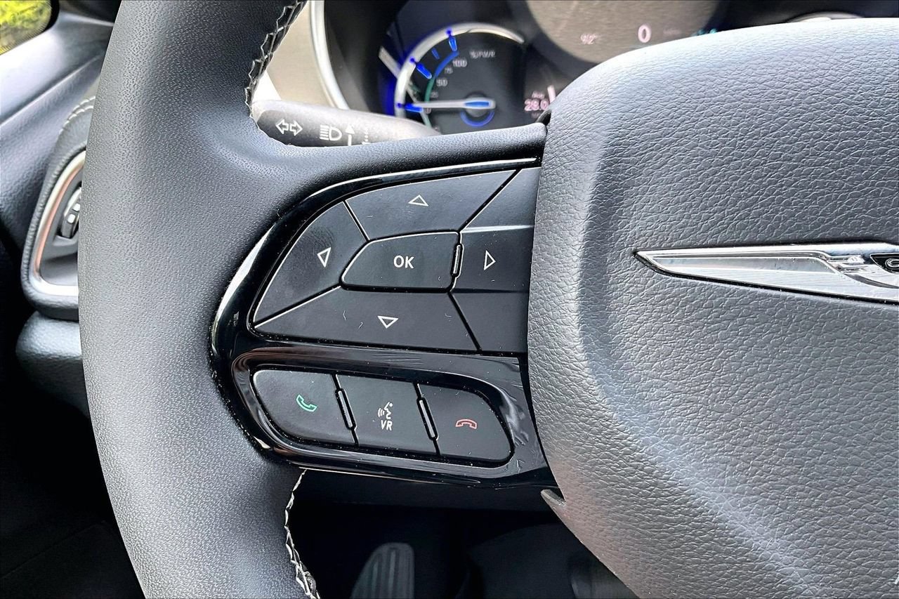 Used 2023 Chrysler Pacifica Limited w/ S Appearance Package FWD image 30
