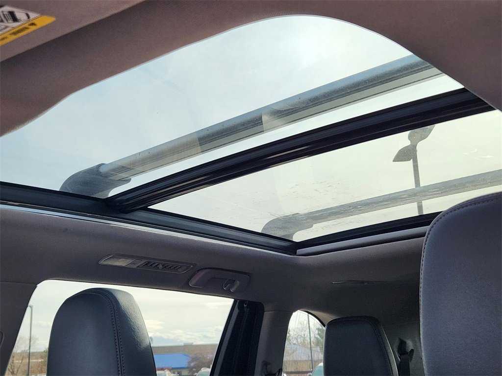 Used 2016 Toyota Highlander Limited Platinum image 25