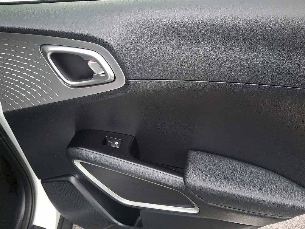 Used 2023 Kia Soul LX image 14