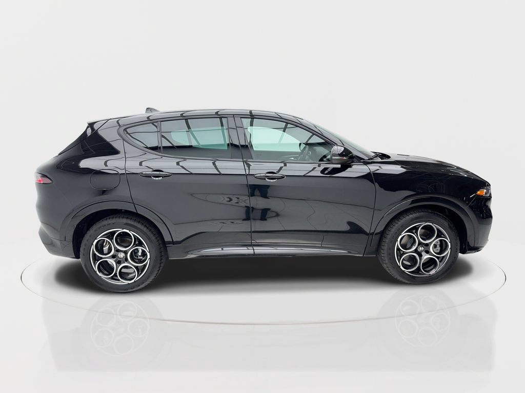 New 2025 Alfa Romeo Tonale w/ Premium Package AWD/4WD image 8