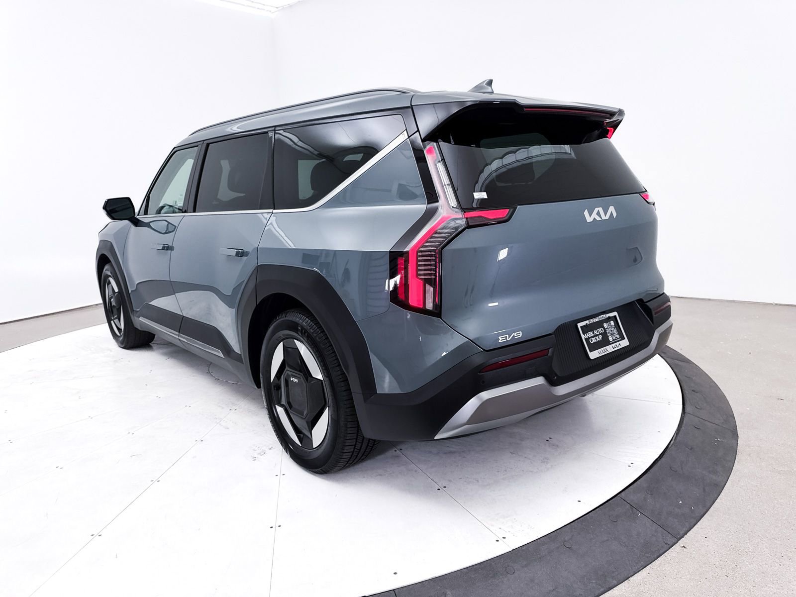 Used 2024 Kia EV9 Wind image 18