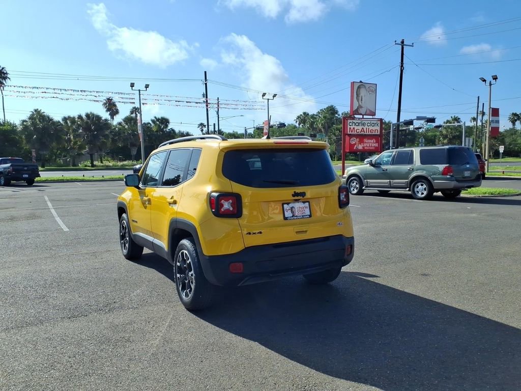 Used 2023 Jeep Renegade Latitude w/ Sun/Sound Group AWD/4WD image 3