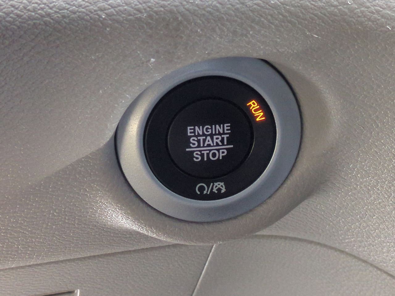 Used 2024 Chrysler Pacifica Touring-L image 16