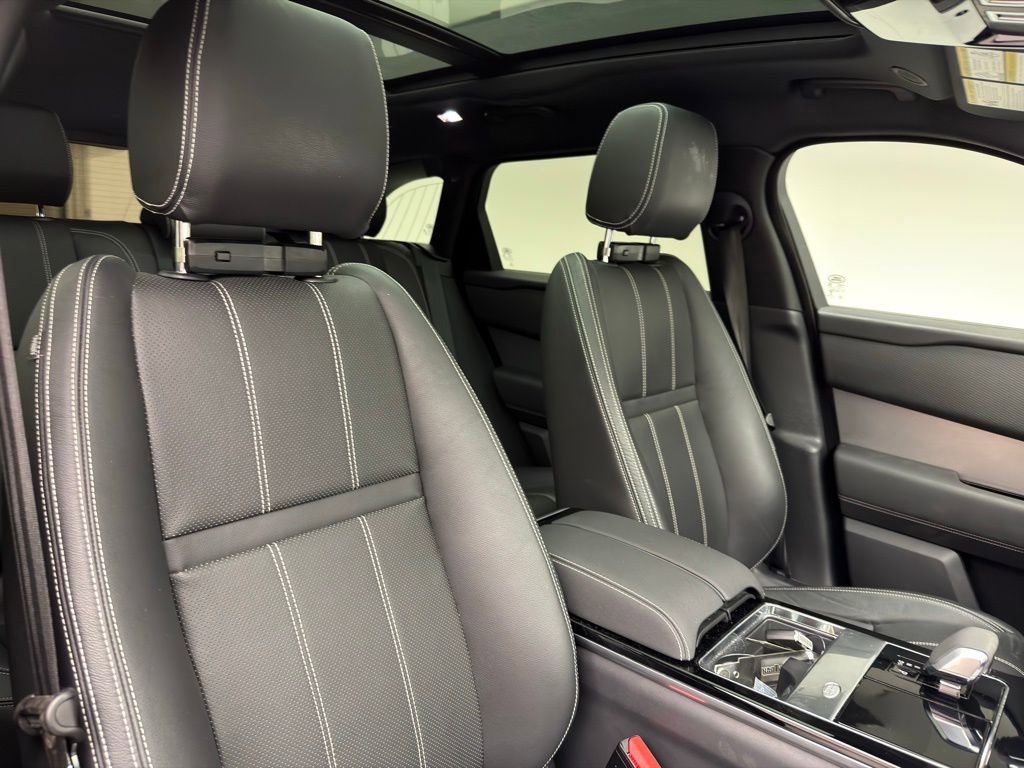 Used 2023 Land Rover Range Rover Velar R-Dynamic S image 4