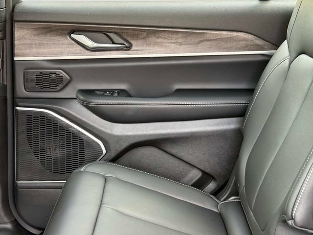 New 2026 Jeep Grand Cherokee L Limited w/ Limited Altitude Package AWD/4WD image 13