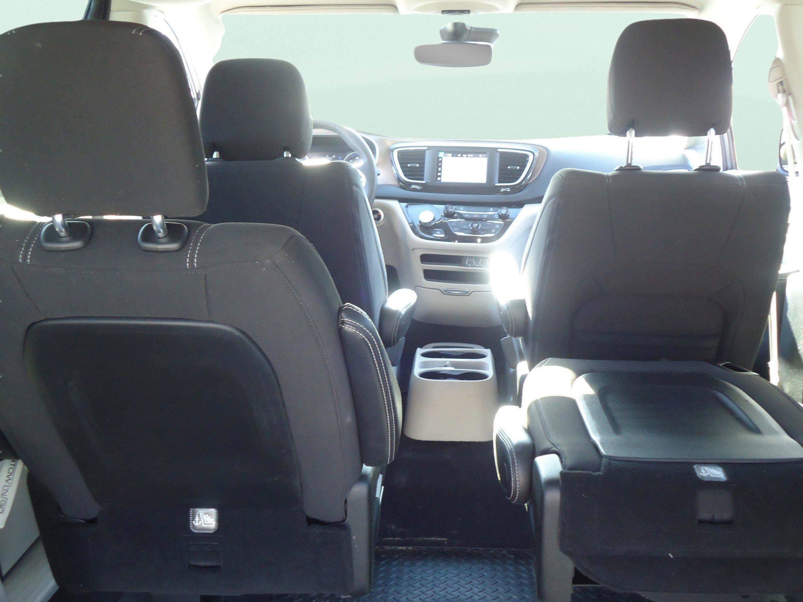 Used 2023 Chrysler Voyager LX image 31