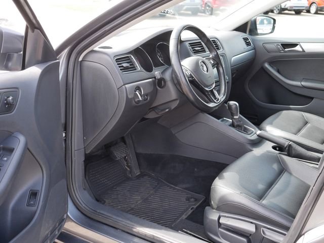 Used 2017 Volkswagen Jetta SE image 12