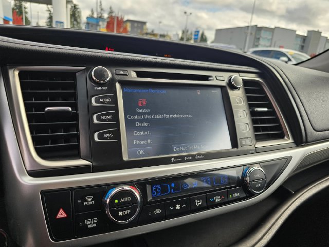 Used 2017 Toyota Highlander SE AWD/4WD image 28