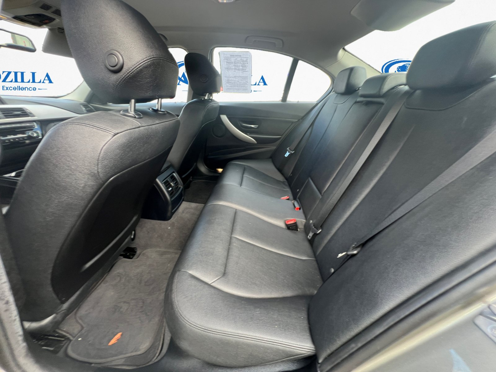 Used 2018 BMW 320i Sedan RWD image 10