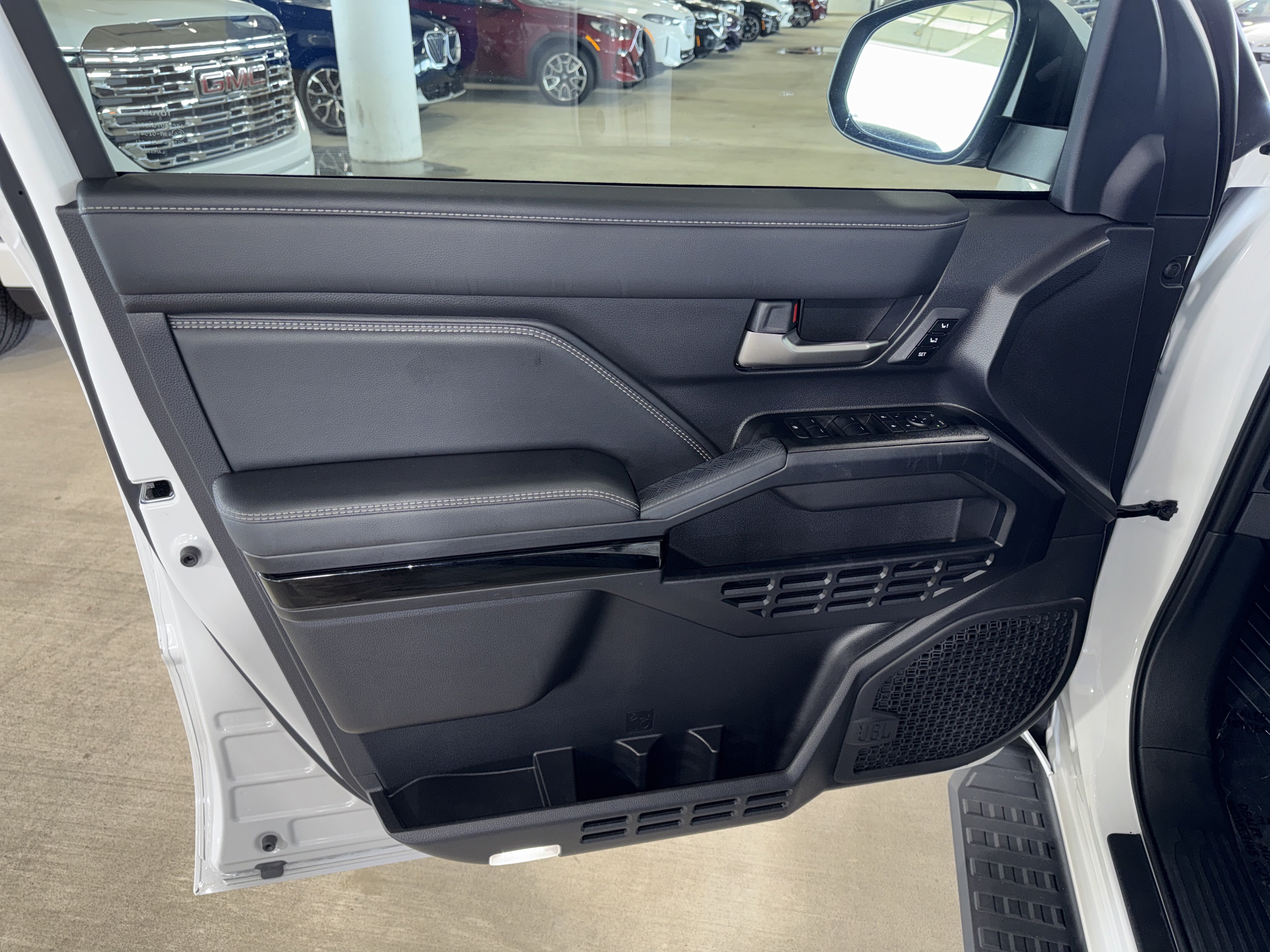 Used 2025 Toyota 4Runner Limited AWD/4WD image 18