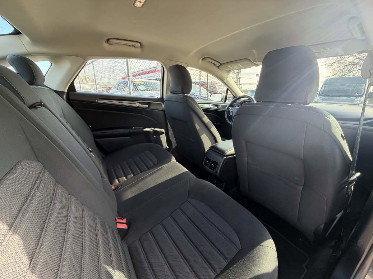 Used 2018 Ford Fusion SE w/ Fusion SE Technology Package image 27