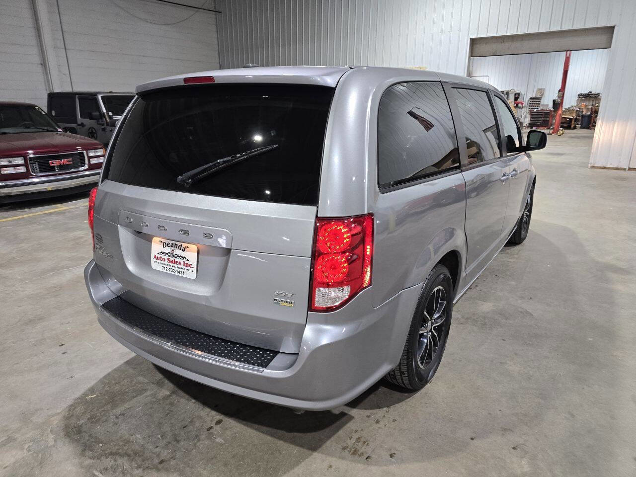 Used 2018 Dodge Grand Caravan GT FWD image 11
