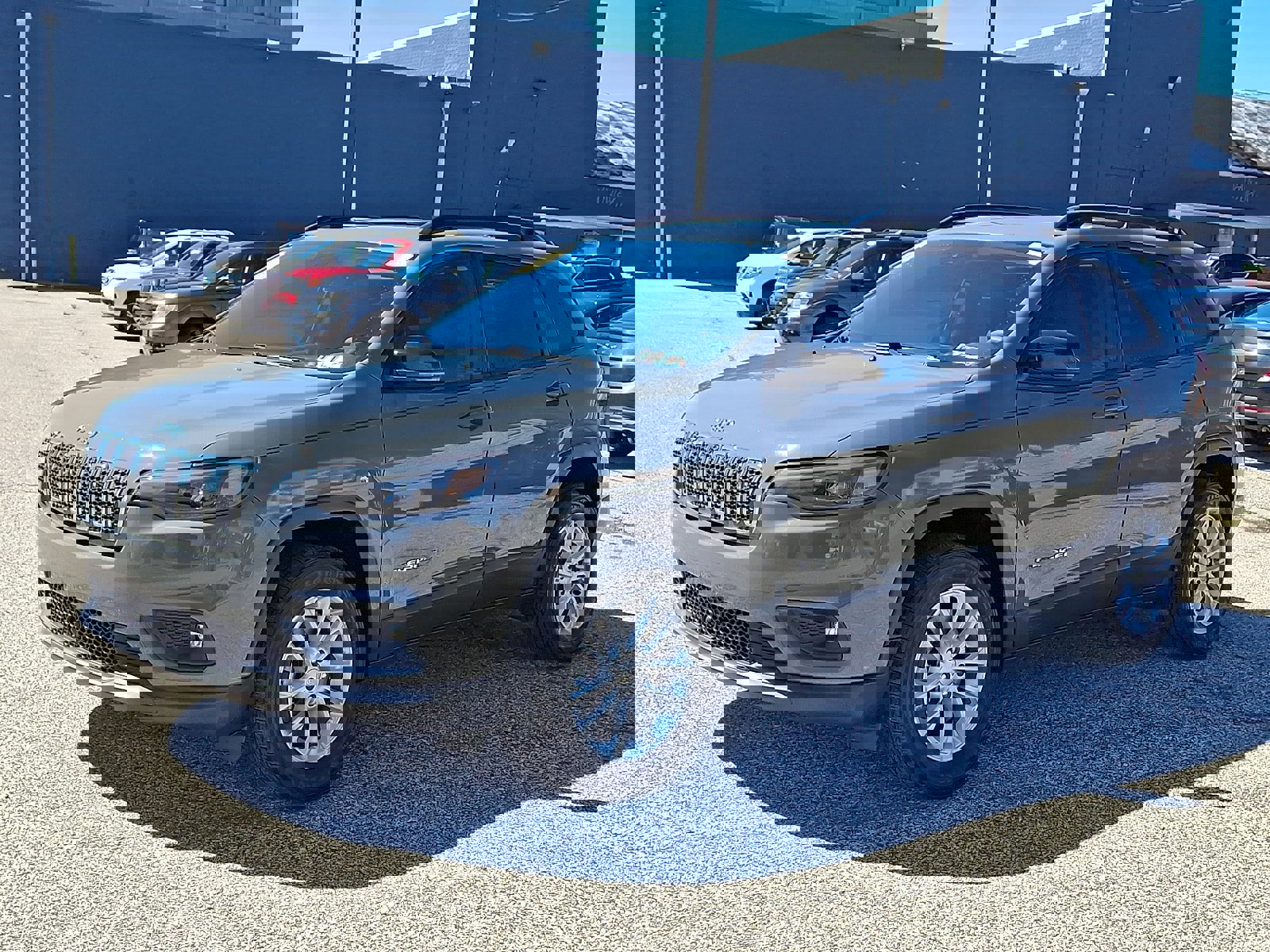 Used 2022 Jeep Cherokee Latitude Lux image 3