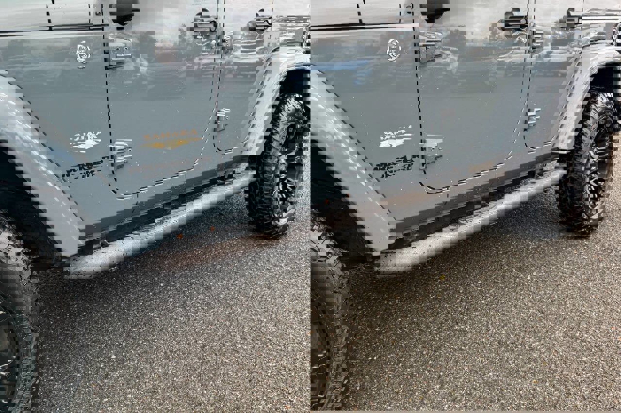 Used 2015 Jeep Wrangler Unlimited Sahara w/ Connectivity Group image 25