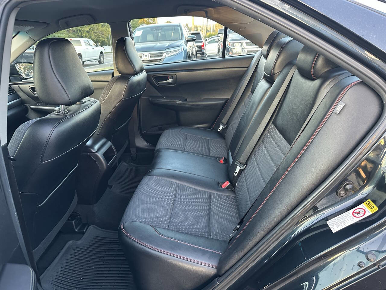 Used 2015 Toyota Camry SE image 13