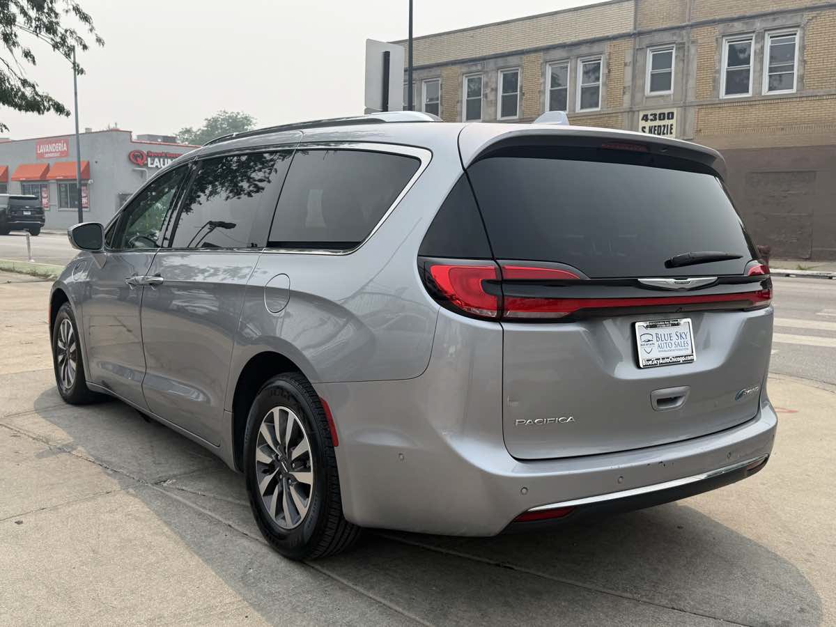 Used 2021 Chrysler Pacifica Touring-L FWD image 7
